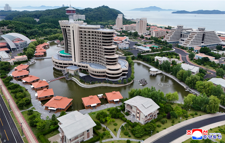 1-인민의 기쁨 넘쳐나는 동해의 명사십리-원산갈마해안관광지구